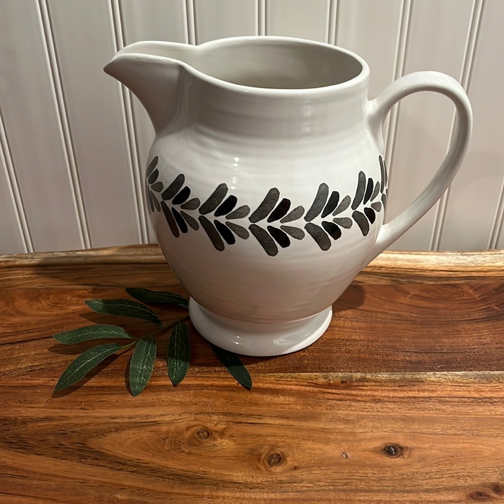🔥Clearance- Limited Edition Martha Stewart For Macy’s Ceramic Pitcher/Vase